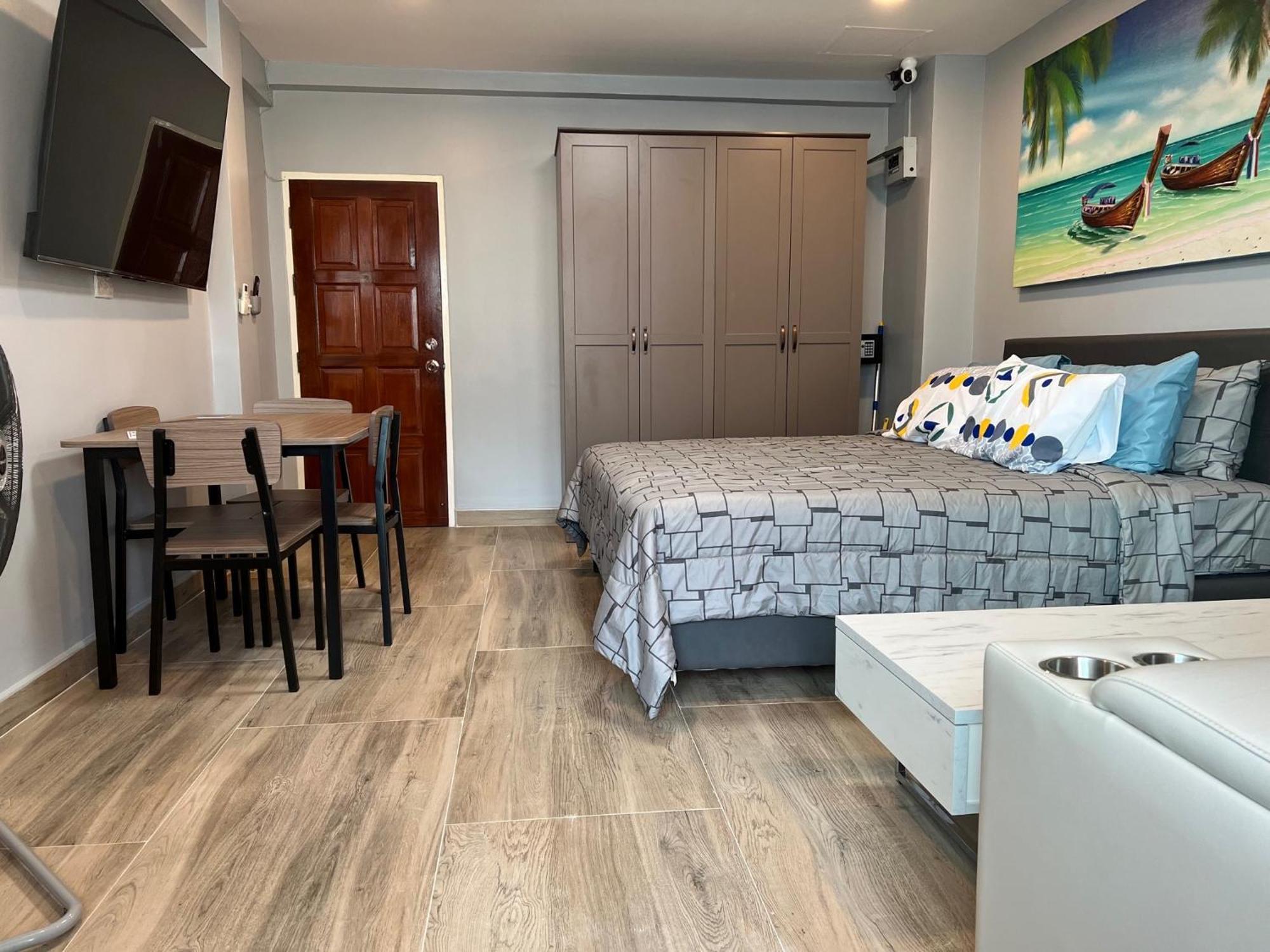 Private Modern Apartments By Patong Vacation Rentals Located In The Heart Of Patong, Walking Distance To The Beach, Kitchen, Private Bathroom, Seating Area, 65" Smart Tv With Free Wifi Ngoại thất bức ảnh