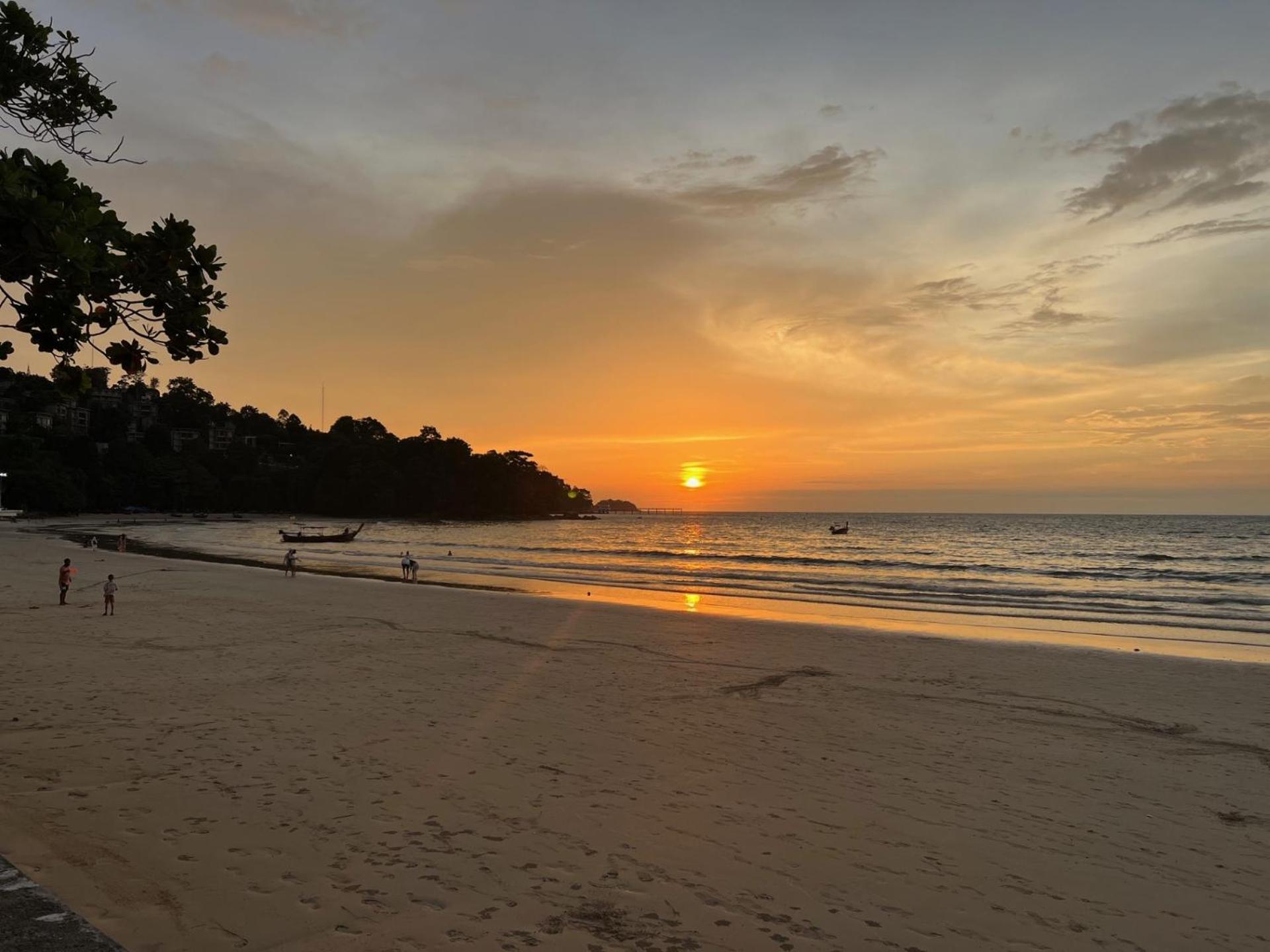 Private Modern Apartments By Patong Vacation Rentals Located In The Heart Of Patong, Walking Distance To The Beach, Kitchen, Private Bathroom, Seating Area, 65" Smart Tv With Free Wifi Ngoại thất bức ảnh