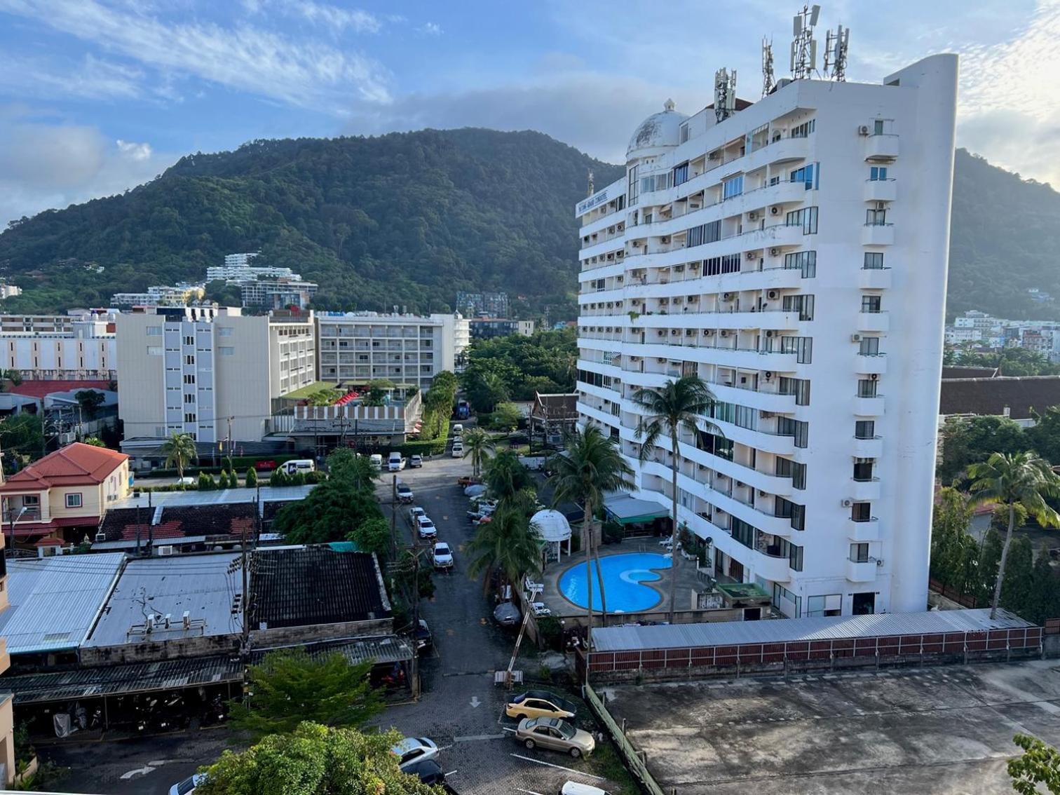 Private Modern Apartments By Patong Vacation Rentals Located In The Heart Of Patong, Walking Distance To The Beach, Kitchen, Private Bathroom, Seating Area, 65" Smart Tv With Free Wifi Ngoại thất bức ảnh